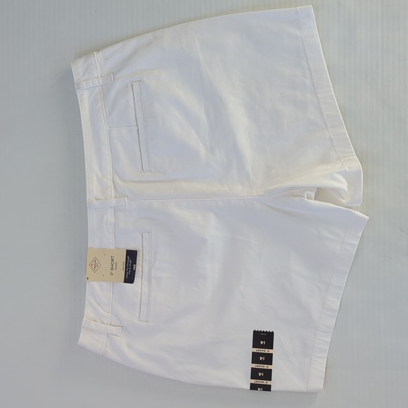 NWT St. John's Bay Mid-Rise Secretly Slender Pocket Shorts 14 White 5" Inseam - Picture 9 of 16